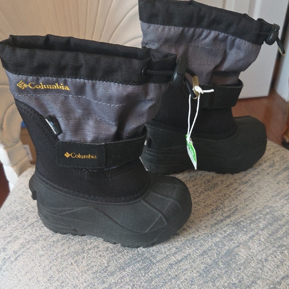 Columbia Kids Black and Gray Winter Boots Size Eight